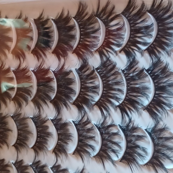 40 piece fake eyelashes - Picture 2 of 2